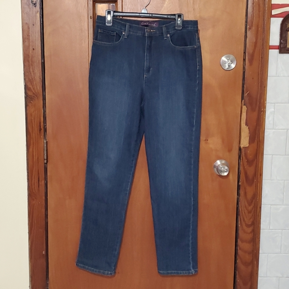 Gloria Vanderbilt (Amanda) size 10, straight leg jeans